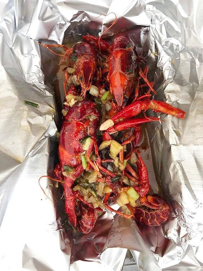 Tôm hùm đất giá nào cũng có bán tràn lan trên mạng, mặc cảnh báo có thể nguy hiểm, bà nội trợ vẫn mua ầm ầm-10