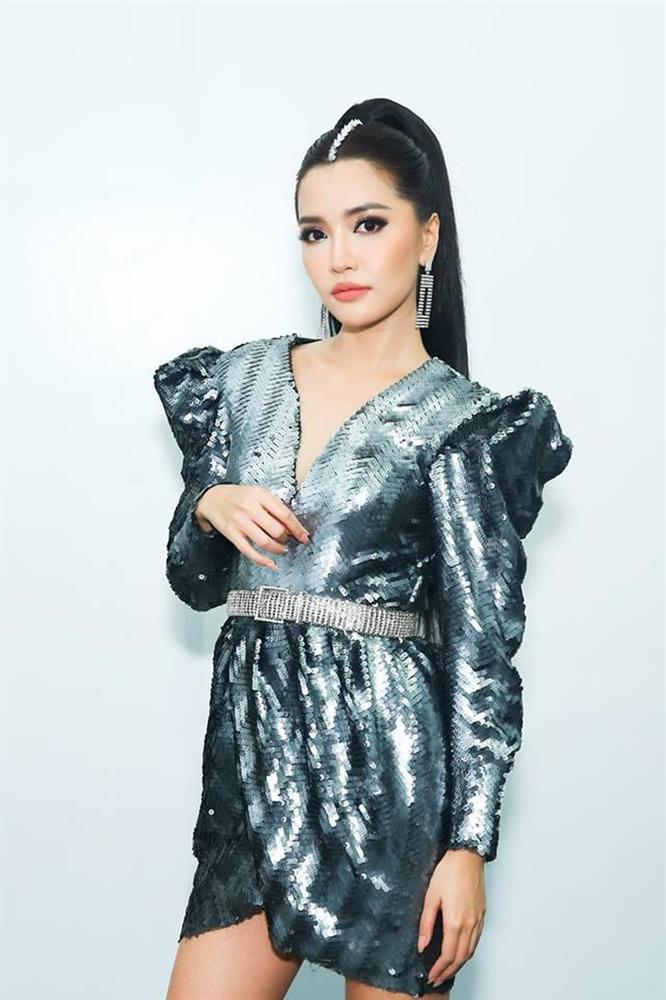 Bích Phương mặc bikini khoét hông siêu cao nhưng mọi sự chú ý lại va vào vòng 1 như mướp hương-10