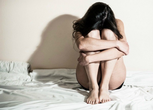 Đêm tân hôn, không thấy chồng đâu, tôi đi tìm thì bất ngờ nghe được câu thì thầm máu lạnh của chồng qua điện thoại-2