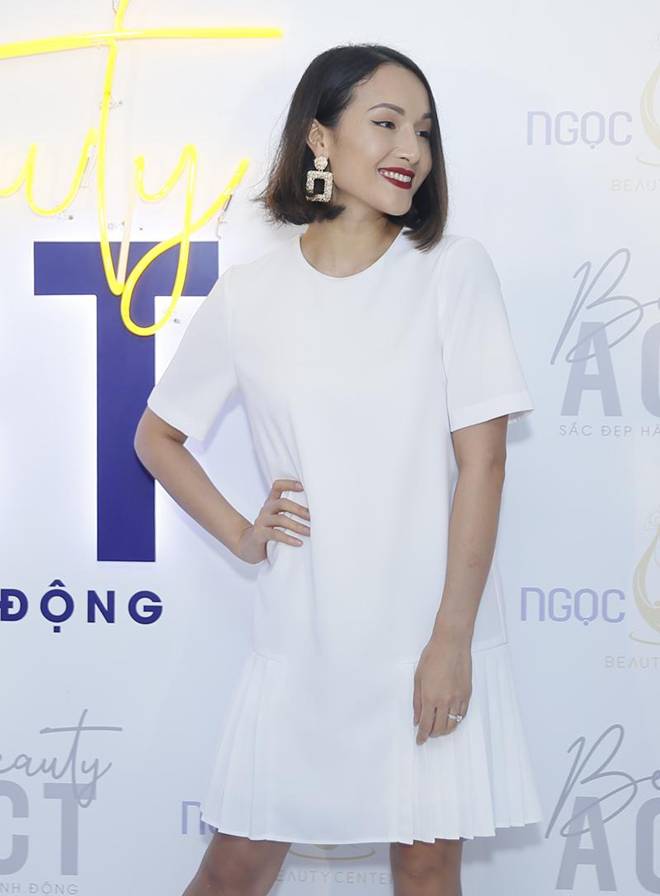 Diện chiếc váy cắt xẻ đến 4 điểm cực hiểm, Hương Giang thách thức mọi ánh nhìn-14