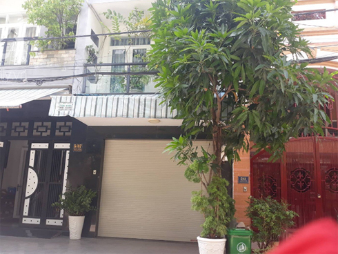 [Nóng] Công an đang khám xét ngôi nhà thứ 2 trong vụ 2 thi thể bị đổ bê tông giấu trong thùng nhựa-4