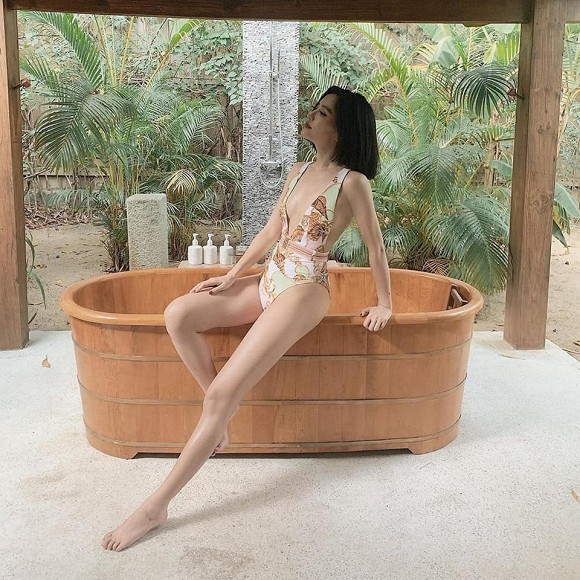 Bích Phương đáp trả đôm đốp khi bị chê diện áo tắm mà lép kẹp-6