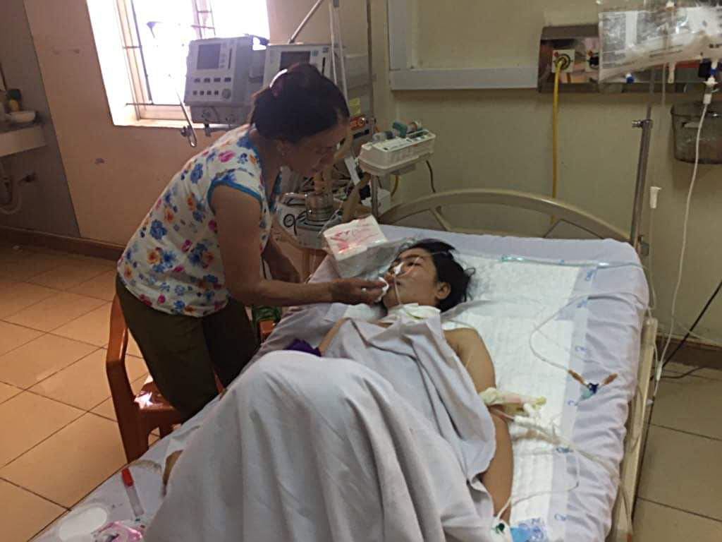 Hoàn cảnh bi đát của người vợ bị chồng cứa cổ rồi tự sát-1