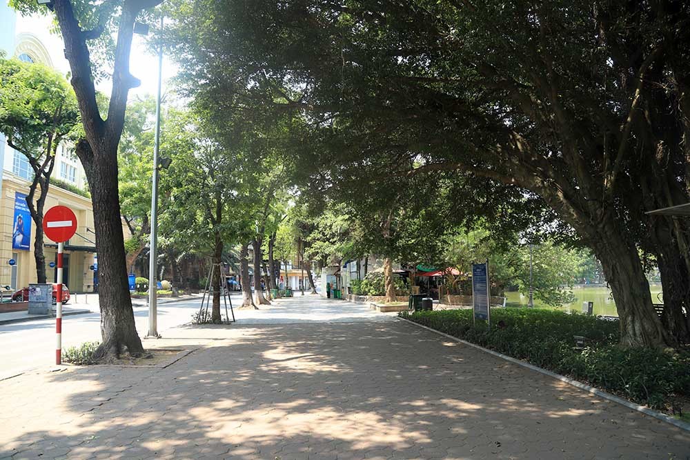 Hà Nội gần 60 độ nóng như đổ lửa, phố đi bộ vắng hơn ngày Tết-6