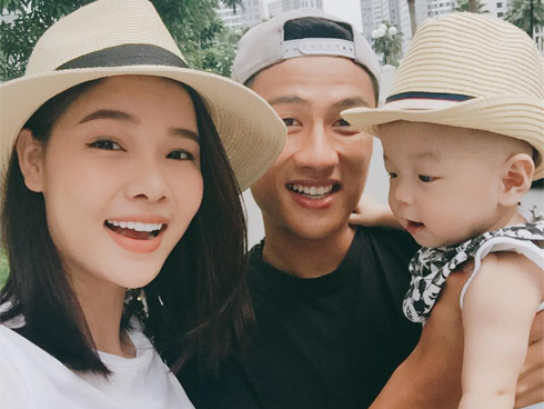 Cưới cầu thủ bị HLV Park bơ, người mẫu từng được Khắc Tiệp cưng giờ bụng bầu bán trái cây-12