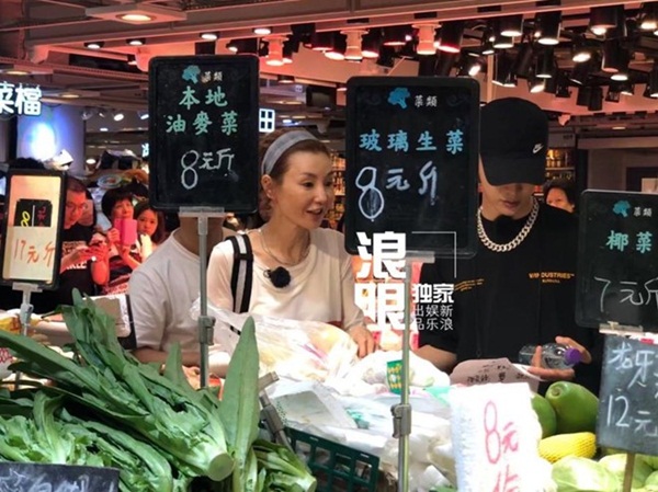 Sự thật về cuộc sống quái gở, tàn tạ, mắc bệnh tâm lý của Trương Mạn Ngọc ở tuổi xế chiều-7