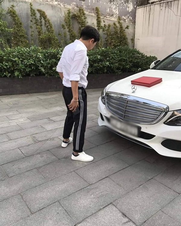 Có nhà lầu, xe hơi nhưng 4 MC đắt show nhất hiện nay lại sống trái ngược thế này-9