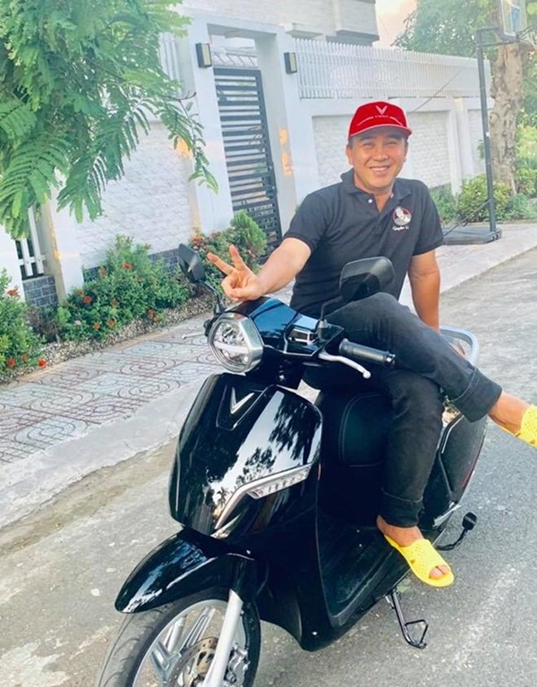 Có nhà lầu, xe hơi nhưng 4 MC đắt show nhất hiện nay lại sống trái ngược thế này-17