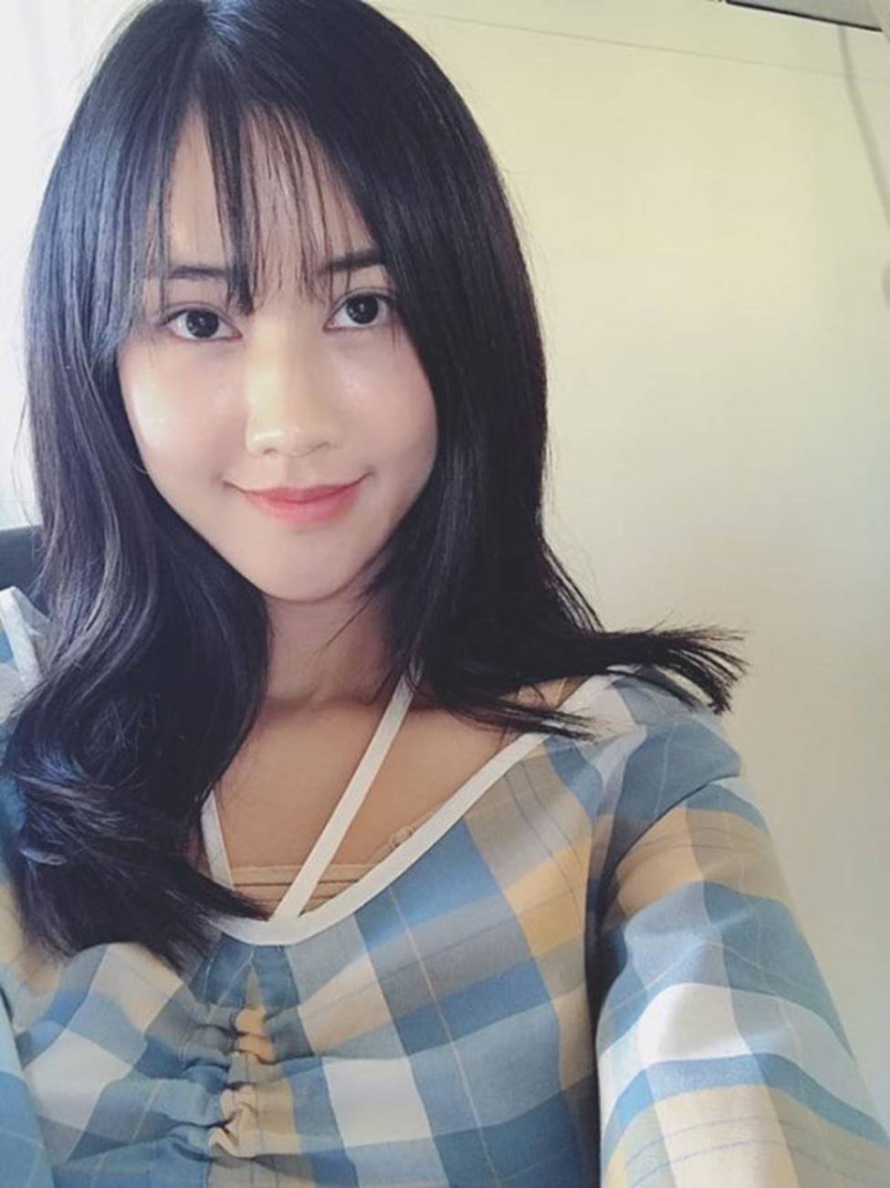 Loạt mỹ nhân nóng bóng Vbiz trẻ xinh bất ngờ sau vài tiếng cải lão hoàn đồng-5