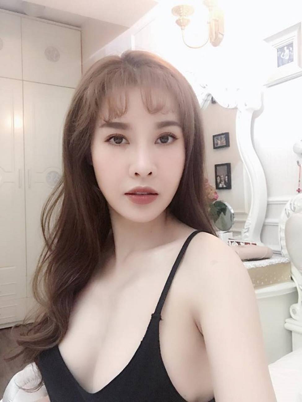 Loạt mỹ nhân nóng bóng Vbiz trẻ xinh bất ngờ sau vài tiếng cải lão hoàn đồng-7