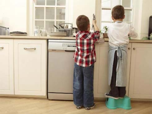 Được dạy công dụng của máy giặt, cô bé 3 tuổi hào hứng giúp làm sạch đồ, nhưng nhìn vào thành quả mẹ rụng rời tay chân-4