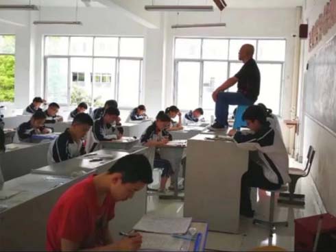 Nam sinh lấy hết can đảm tỏ tình ngày cuối năm nhưng hành động từ chối đầy tinh tế của cô gái mới đáng được tuyên dương-1