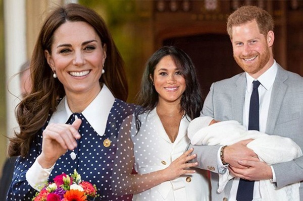 Công nương Kate bất ngờ bị chỉ trích khi gia đình nhà đẻ kiếm tiền từ con trai nhà Meghan theo cách khiến nhiều người khó chịu-2