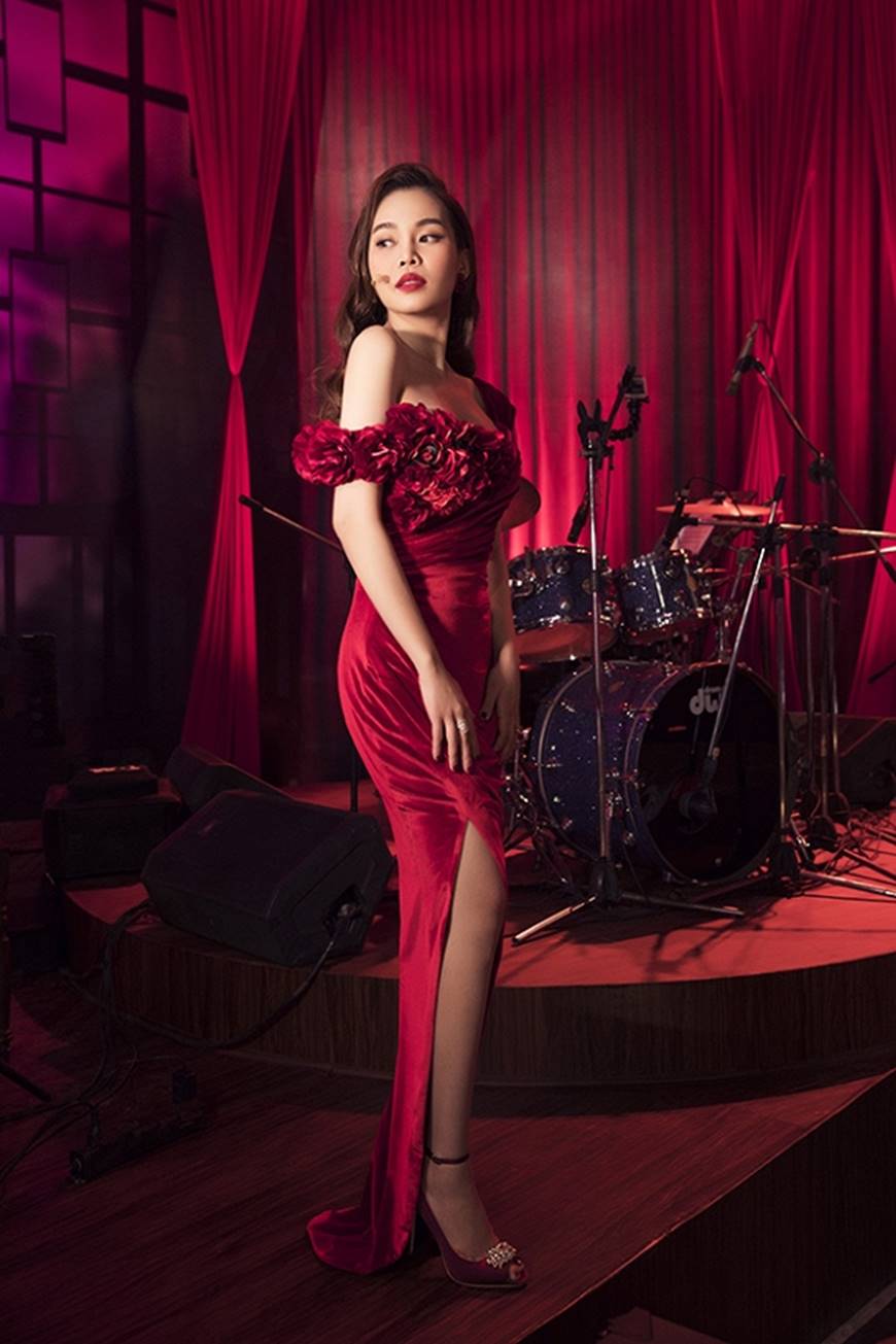 Giang Hồng Ngọc thừa nhận gầy hơn, chuộng phong cách thời trang gợi cảm sau khi sinh con-10