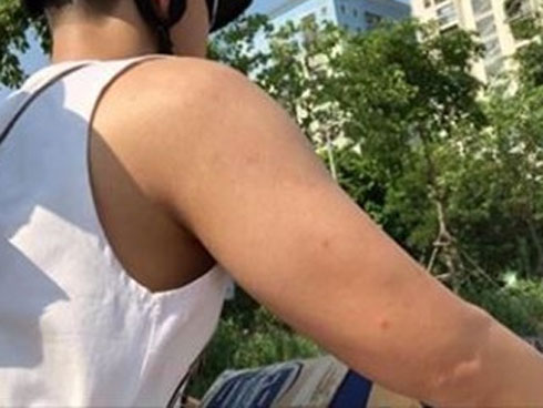 Nắng nóng 40 độ, nhiều người nằm nghỉ la liệt trong khu TTTM - hình ảnh gây tranh cãi tối Chủ nhật-3