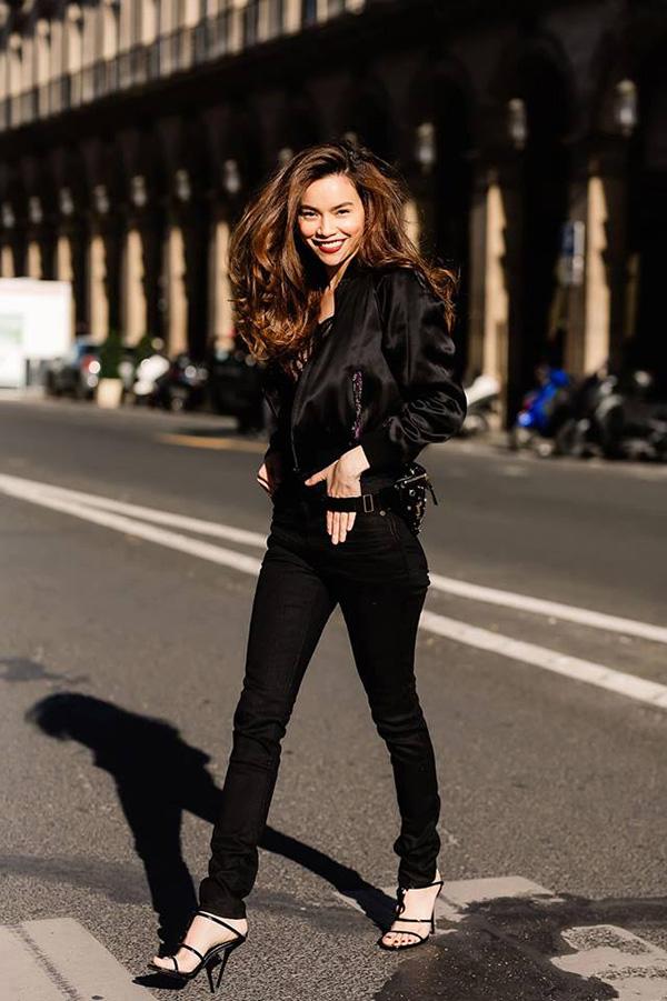 Chính bởi điều này, Hà Hồ khiến fan Hà Nội nóng vã mồ hôi, chỉ muốn nhắm mắt quay đi-3