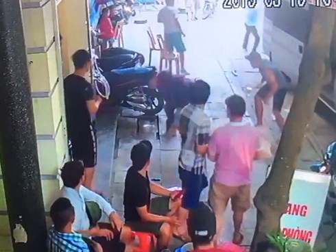 Chủ nhà nghỉ ở Sầm Sơn bị nhóm thanh niên đâm chém trọng thương