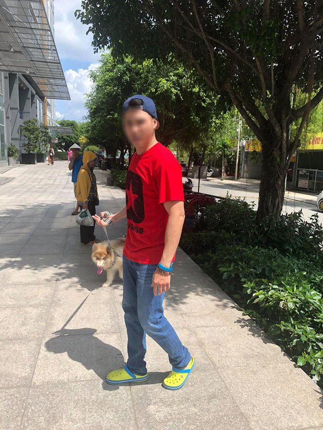 Bị nhắc nhở khi dắt chó trong khuôn viên chung cư, nam Việt Kiều quát nạt bác bảo vệ cùng nhiều người lớn tuổi: Chó tao là chó nằm máy lạnh!”-1