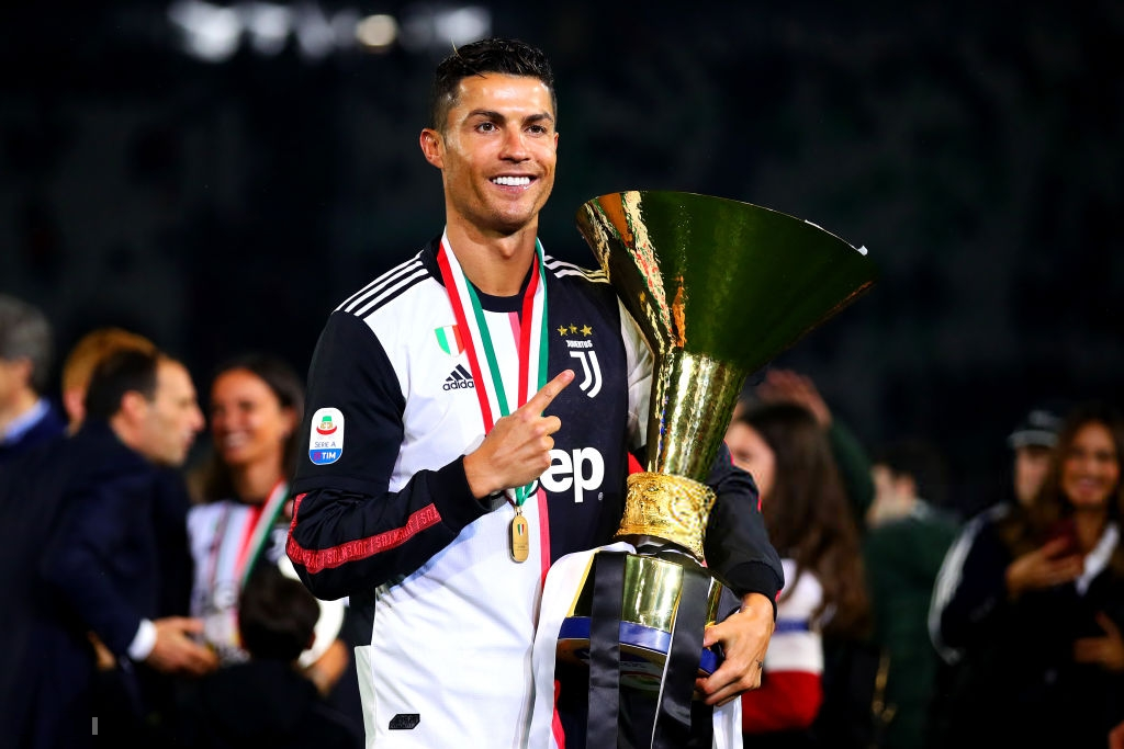Ronaldo hạnh phúc bên mẹ và bạn gái trong ngày trọng đại của cuộc đời-2