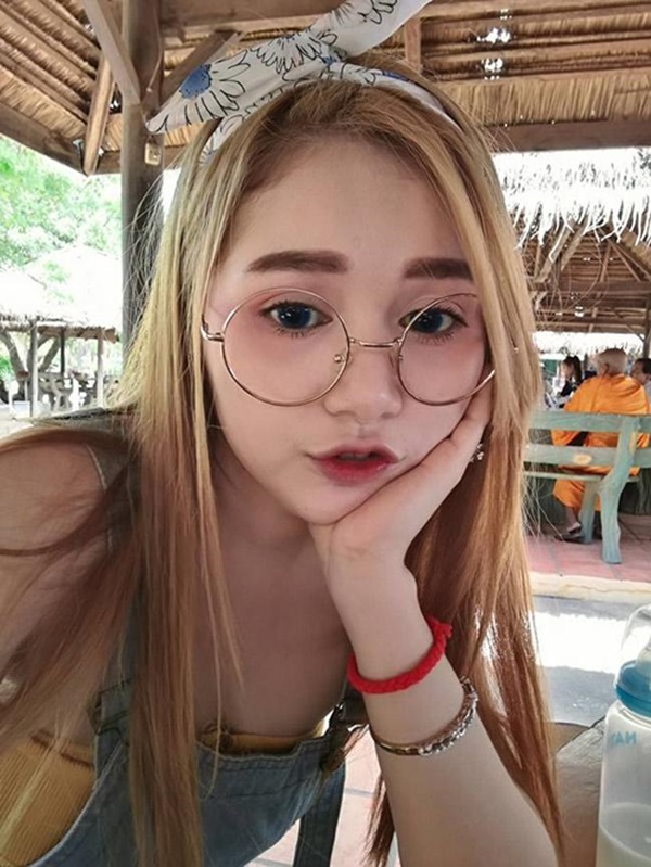 Cặp chồng xấu vợ hotgirl công khai ảnh gia đình, nhìn mặt con gái mà sốc-4