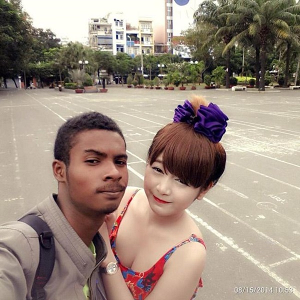 Cặp chồng xấu vợ hotgirl công khai ảnh gia đình, nhìn mặt con gái mà sốc-5