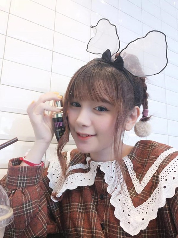 Cặp chồng xấu vợ hotgirl công khai ảnh gia đình, nhìn mặt con gái mà sốc-16