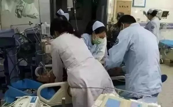 Một xô nước tàn phá một gia đình, câu chuyện của BS cảnh tỉnh sai lầm khi tắm mùa hè-1