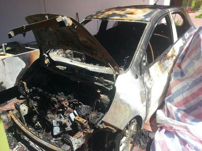 Ô tô đỗ giữa trời nắng 40 độ bỗng phát nổ, bốc cháy khiến bao người hoảng hốt-4