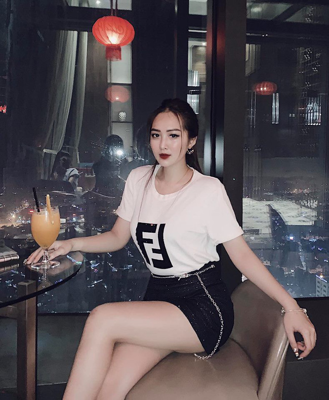 Cùng nhà nấm với chị họ Hương Tràm, hot girl Dư Hàng My chỉ cao 1m53 vẫn đốt mắt với body nuột nà, vòng 1 nóng bỏng-8