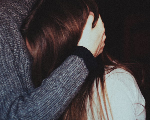 Mỗi khi nhìn chồng dịu dàng chăm sóc con, tôi vừa thương anh vừa hoảng loạn bất an-1