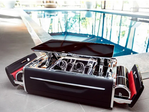 Xe sang BMW cháy ngùn ngụt dưới đường ngập nước-2