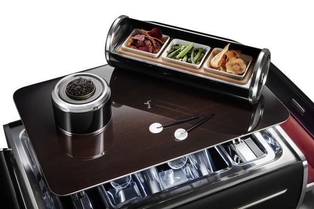 Hộp rượu trên xe Rolls-Royce có giá bằng một chiếc BMW-7