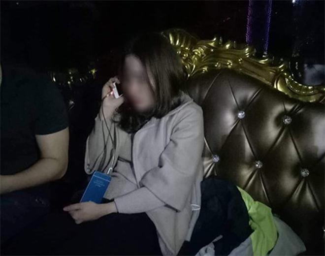 Những cô gái trẻ đẹp bị gài bẫy khi đi bar ở Hà Nội-2