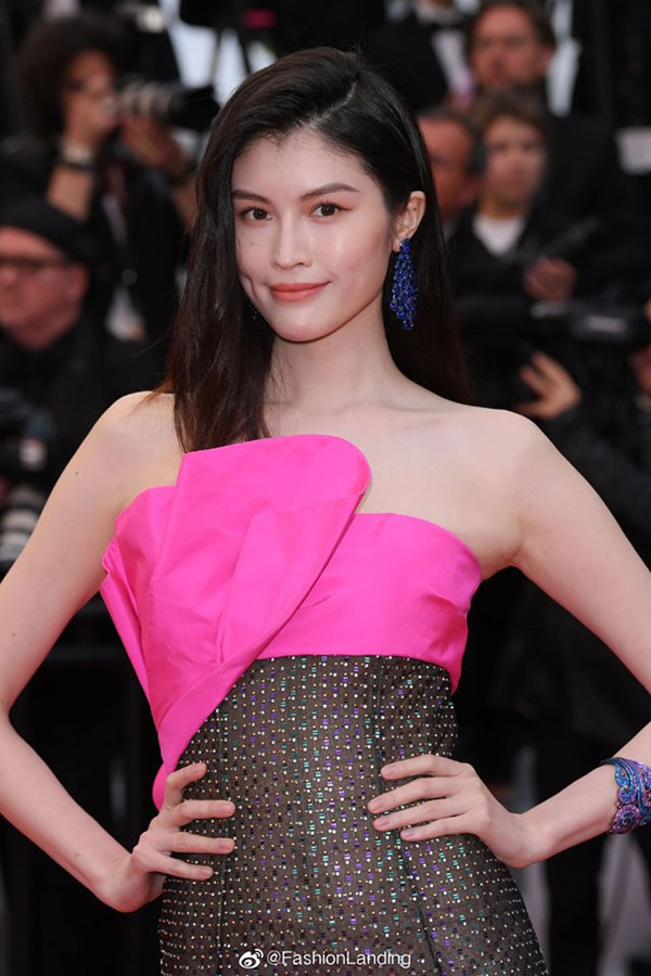 Thiên thần số 1 châu Á mặc như bán khỏa thân trên thảm đỏ Cannes là ai?-4