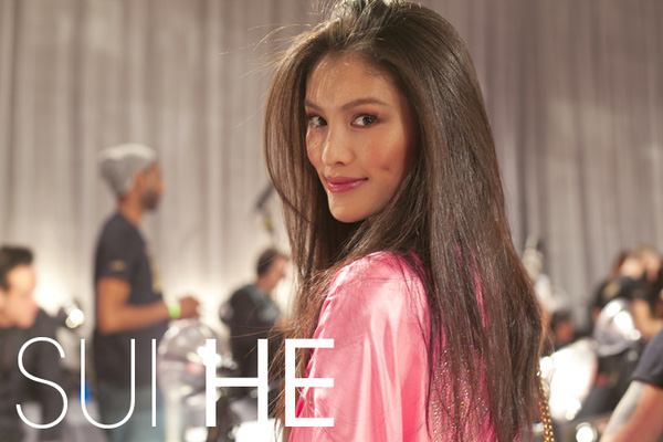 Thiên thần số 1 châu Á mặc như bán khỏa thân trên thảm đỏ Cannes là ai?-9