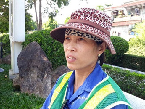 Tâm sự nghẹn ngào của nữ lao công bị cô gái trẻ hành hung giữa trời nắng gần 40 độ C