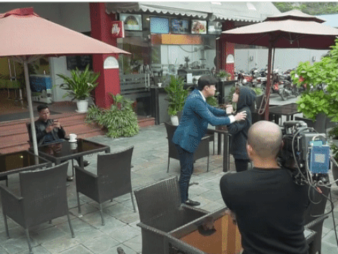 'Về Nhà Đi Con' lộ clip Ánh Dương đá vào chỗ hiểm của Vũ