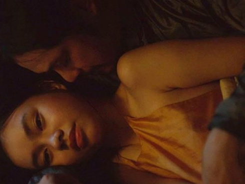 Vợ Ba bị dừng chiếu vì cảnh 18+ quá đà, Maya chẳng hiểu vô tình hay hữu ý mà lại hành động kỳ lạ thế này-6