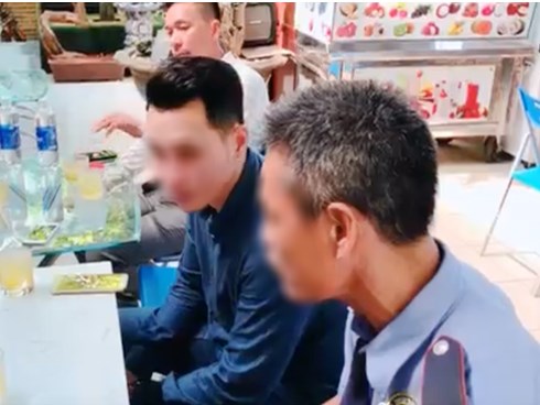 Nam Việt Kiều đến gặp và trực tiếp xin lỗi bác bảo vệ chung cư: