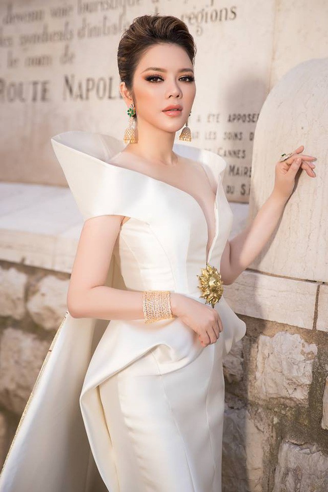 Giữa ồn ào đạo nhái, NTK Lê Thanh Hòa từng có 2 siêu phẩm giúp Lý Nhã Kỳ tạo hiệu ứng thảm đỏ liên tiếp tại LHP Cannes-9