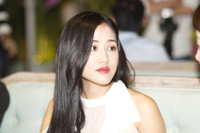 Vợ Ba bị dừng chiếu vì cảnh 18+ quá đà, Maya chẳng hiểu vô tình hay hữu ý mà lại hành động kỳ lạ thế này-1