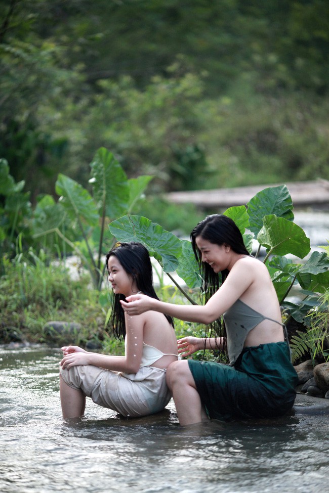 Vợ Ba bị dừng chiếu vì cảnh 18+ quá đà, Maya chẳng hiểu vô tình hay hữu ý mà lại hành động kỳ lạ thế này-3