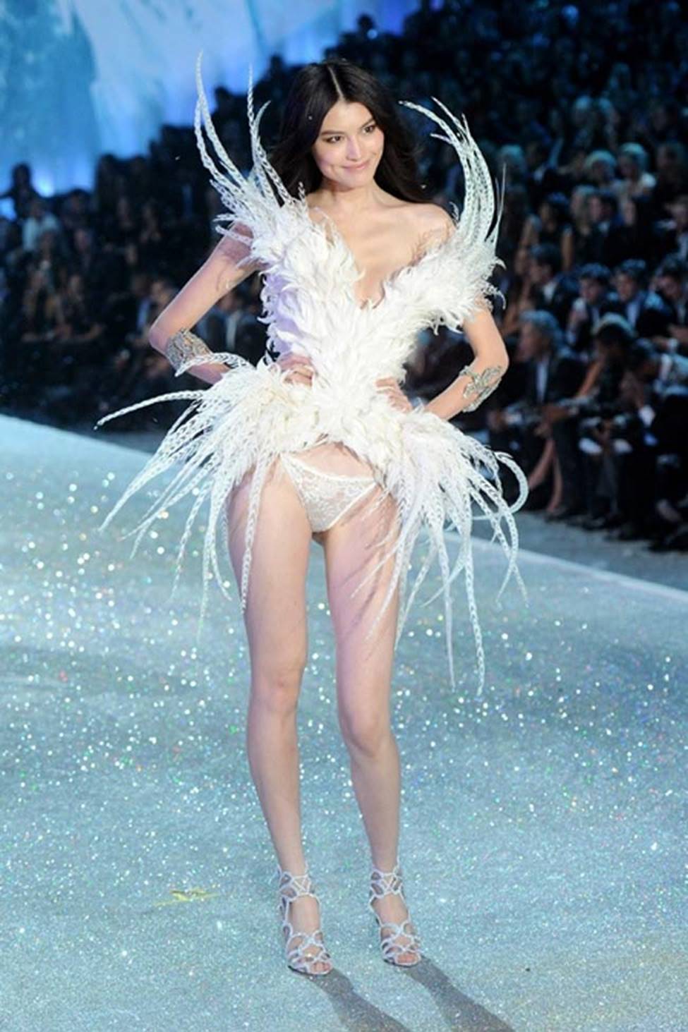 8X độc thân được mệnh danh ngọc phương Đông: Mây thua tóc, tuyết nhường da-4