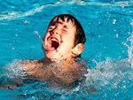 Chị em đổ xô đi bơi ngày nắng nóng, chuyên gia cảnh báo các bệnh nguy hiểm dễ mắc phải-4