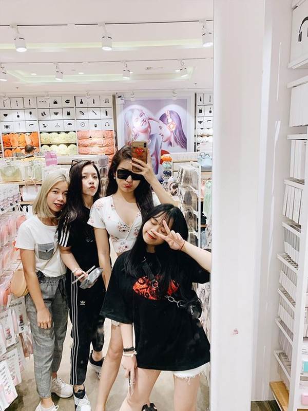 Á hậu Thuý An bất ngờ tung ảnh gợi cảm, khoe làn da trắng gợi cảm không tì vết-10