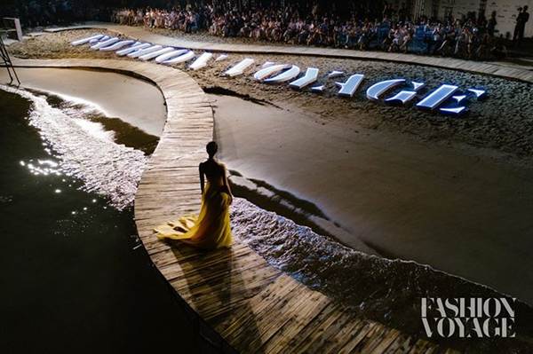 Á hậu Thuý An bất ngờ tung ảnh gợi cảm, khoe làn da trắng gợi cảm không tì vết-14