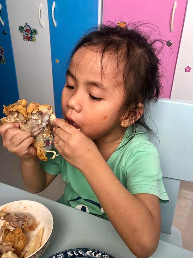 Bất ngờ hình ảnh mới của bé Pàng liệt chân, không manh áo giữa trời đông từng ‘dậy sóng’ MXH-4