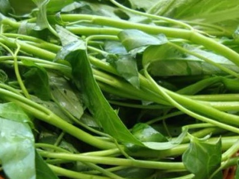 Chuyên gia mách 4 mẹo luộc rau muống xanh giòn, không bao giờ bị thâm đen-2