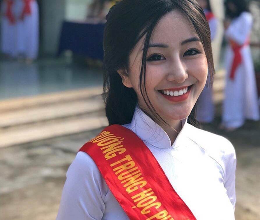 Loạt hot girl sinh năm 2001 đang ôn tập cho kỳ thi THPT quốc gia-10