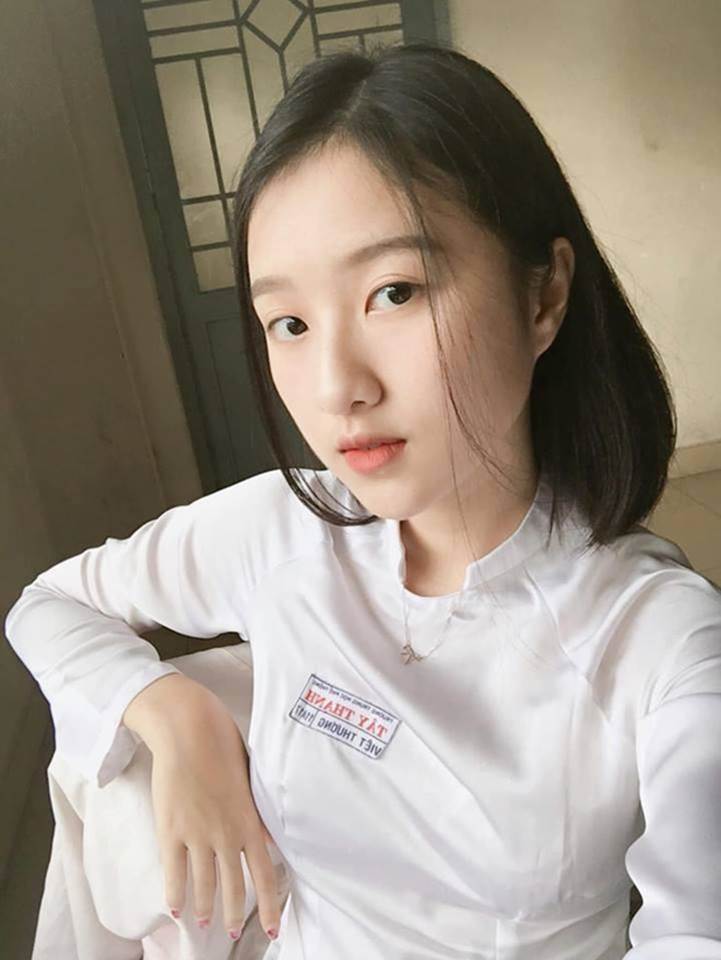 Loạt hot girl sinh năm 2001 đang ôn tập cho kỳ thi THPT quốc gia-2